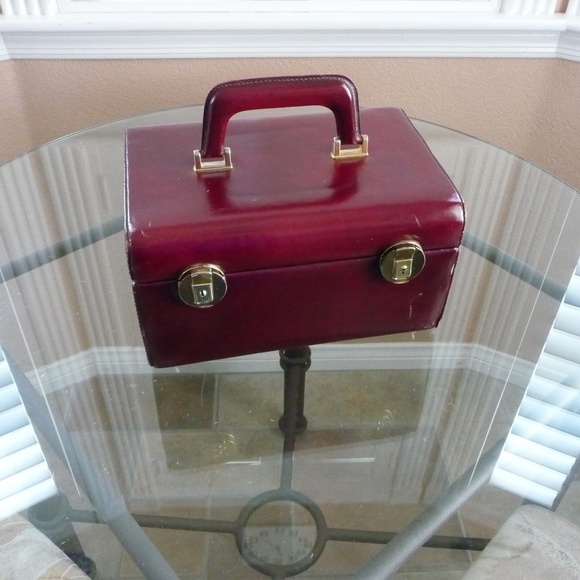 Handbags - Vintage (late 70's) leather vanity case
